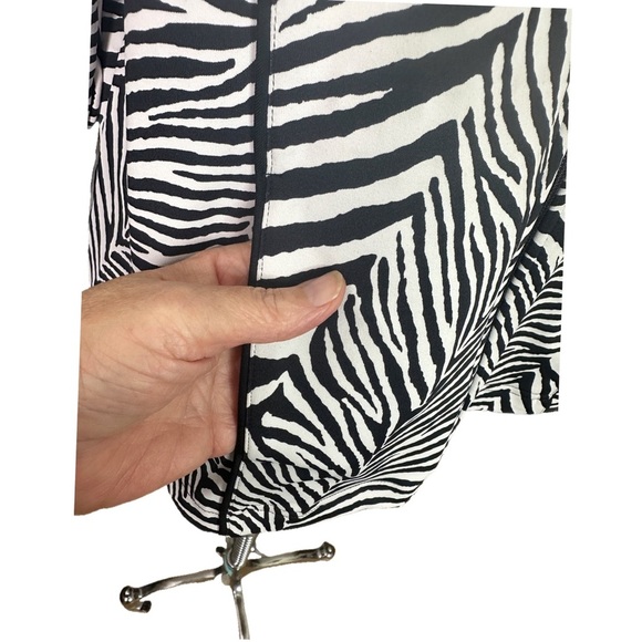 Chico’s Zip Front Pockets Zebra Zenergy Jacket XL - Picture 5 of 7